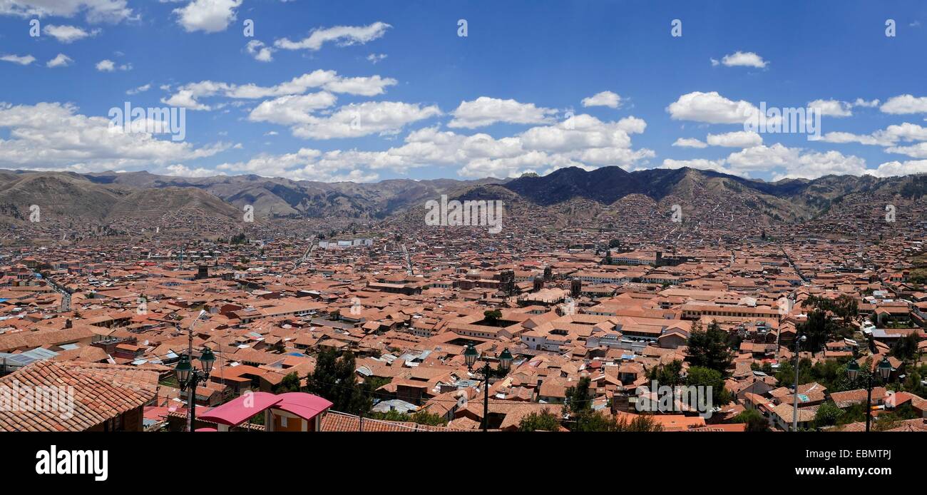 La ville Cusco au Pérou à partir d'une vue sur la montagne Banque D'Images