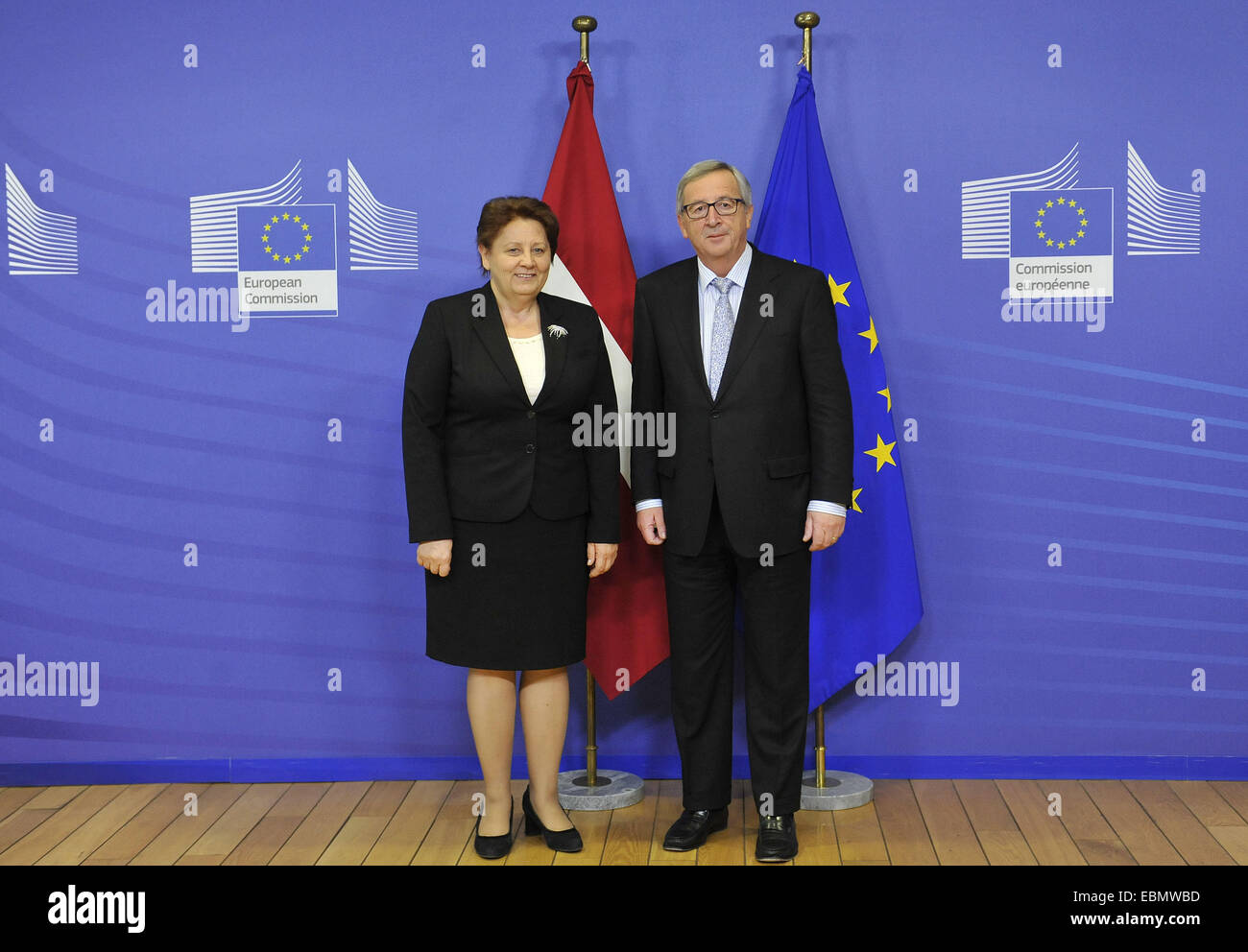 Bruxelles, Belgique. 19Th Mar, 2014. Le Président de la Commission européenne, Jean-Claude Juncker (R) rencontre le Premier Ministre de Lettonie Laimdota Straujuma au siège de l'UE à Bruxelles, Belgique, le 3 décembre 2014. © Ye Pingfan/Xinhua/Alamy Live News Banque D'Images