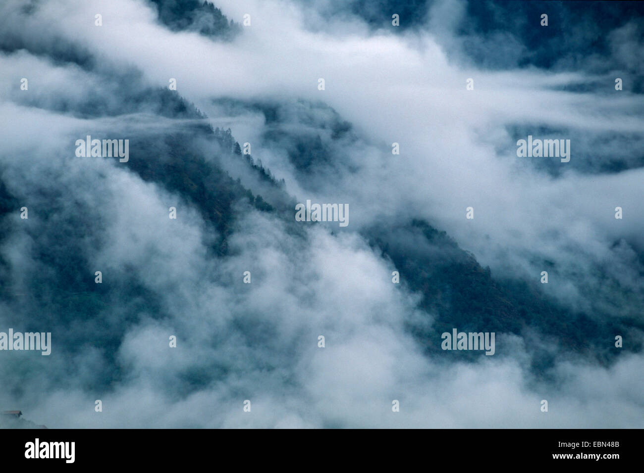 Foggy Mountain Ski , Italie, Tyrol du sud, Rue glaciaire Oetztal Alpen Banque D'Images