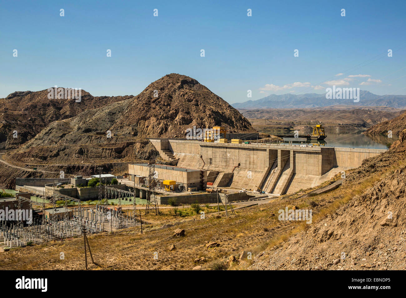 Barrage du réservoir près de la frontière de l'Ouzbékistan, le Kirghizistan, Djalalabad, Taskoemuer Banque D'Images