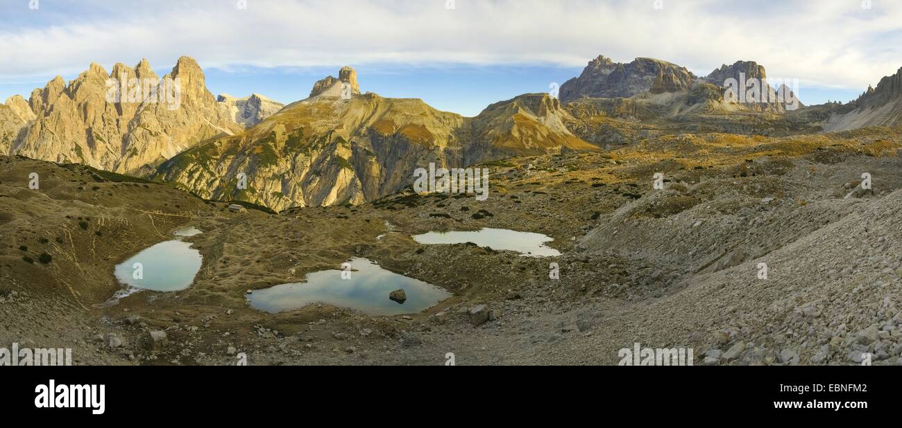 Vue du Tre Cime di Lavaredo à lacs de montagne et des Dolomites vers Schwabenalpenkopf, Italie, Dolomites Tyrol du Sud, Banque D'Images