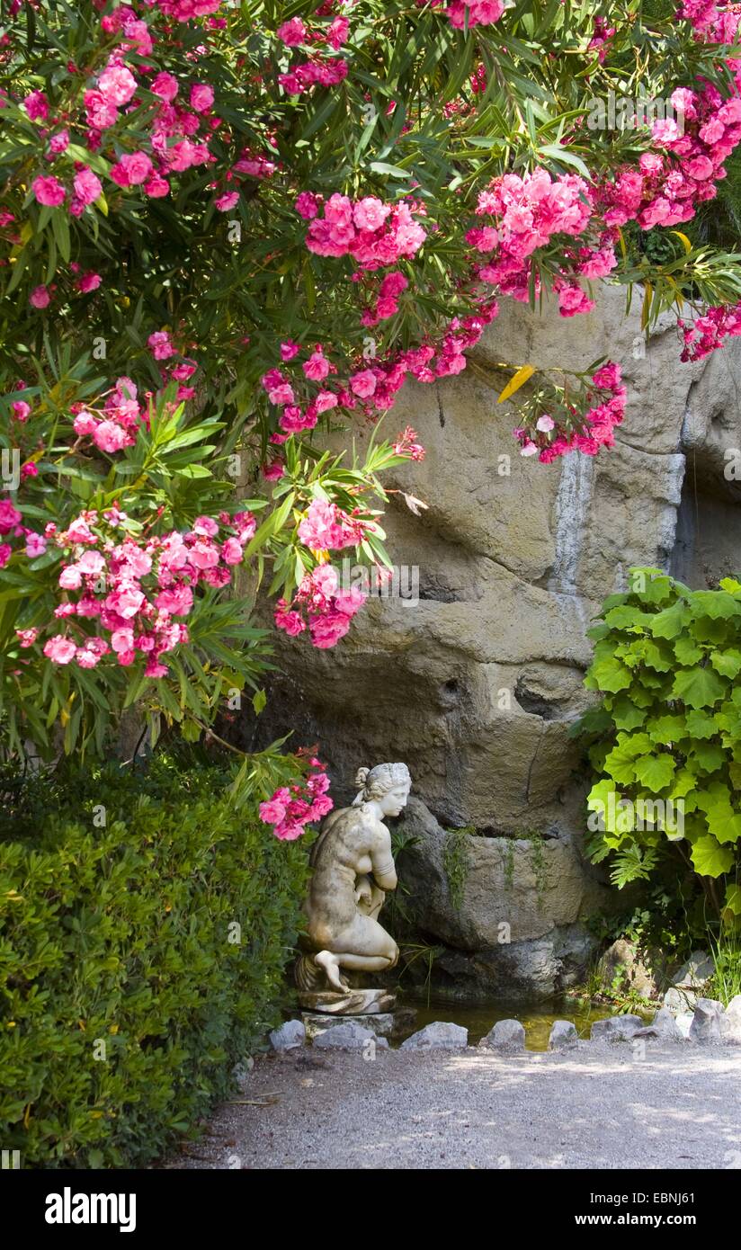 Statue en marbre dans le jardin de la Villa Ephrussi de Rothschild, France, Villefranche-sur-Mer Banque D'Images