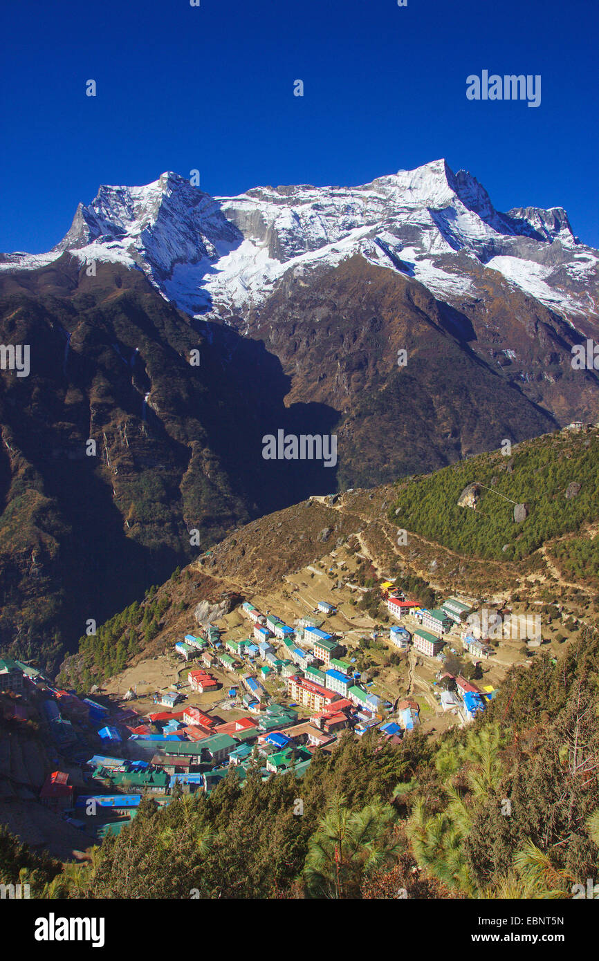 Namche Bazar avec Damaraland Ri, Népal, Himalaya, Khumbu Himal Banque D'Images