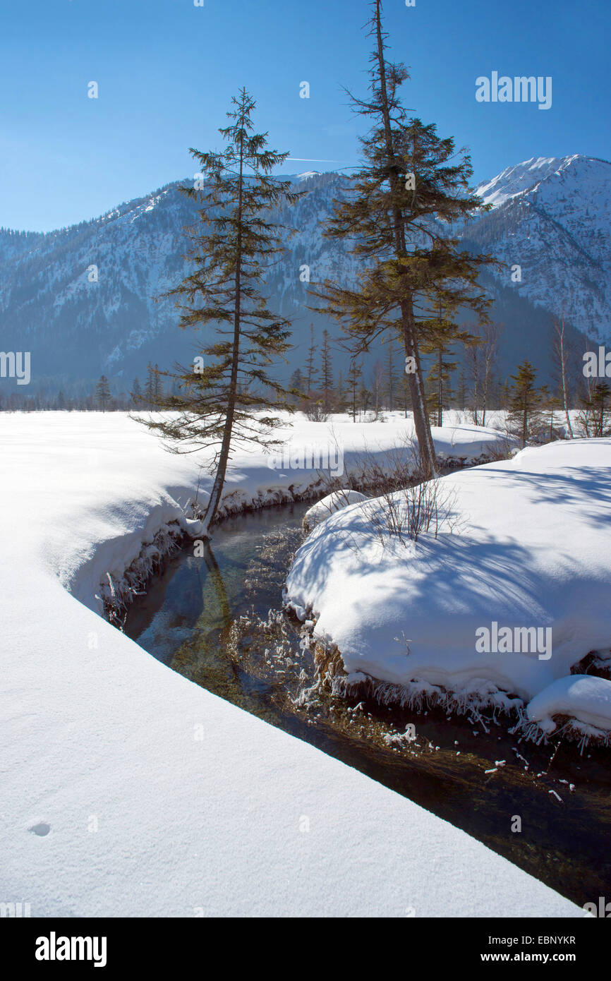 Source Ammer et Alpes en hiver, Allemagne, Bavière, Oberbayern, Haute-Bavière Banque D'Images