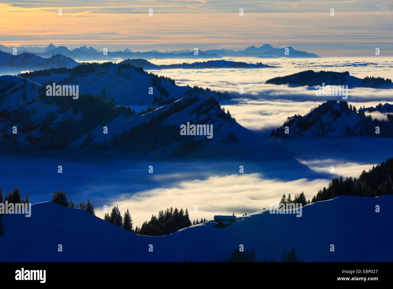 Vue de paysages de montagne de Kronberg en nuages, Suisse, Appenzell Banque D'Images