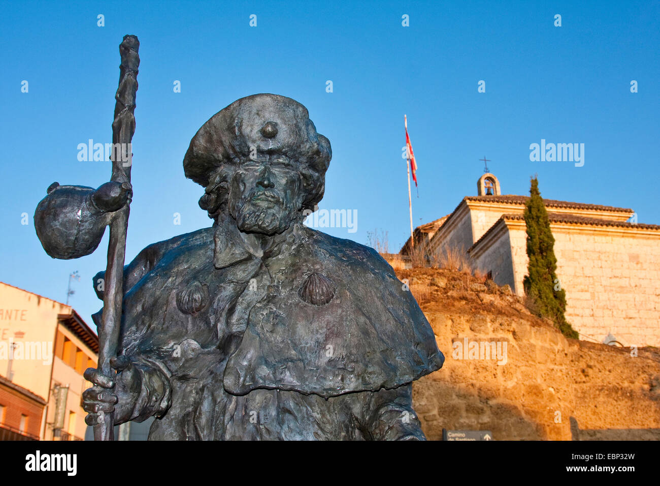 Chemin de Saint-Jacques, bronze sculptur d'un pèlerin, Espagne, Castille et Léon, Palencia, Carrion de los Condes Banque D'Images