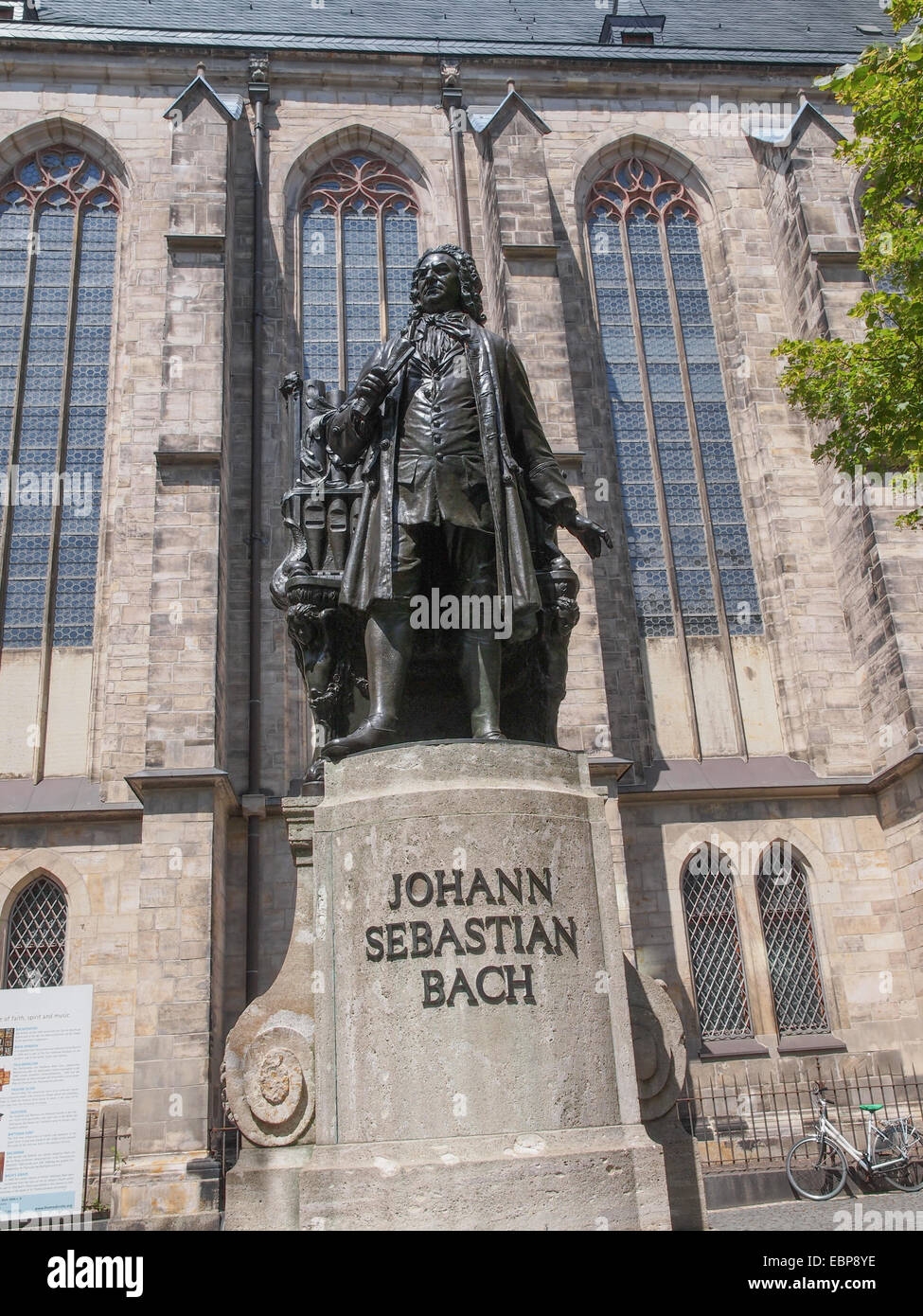 Le Neues Denkmal Bach Bach signifiant nouveau monument se trouve depuis 1908 en face de l'église St Thomas Kirche où Johann Sebastia Banque D'Images