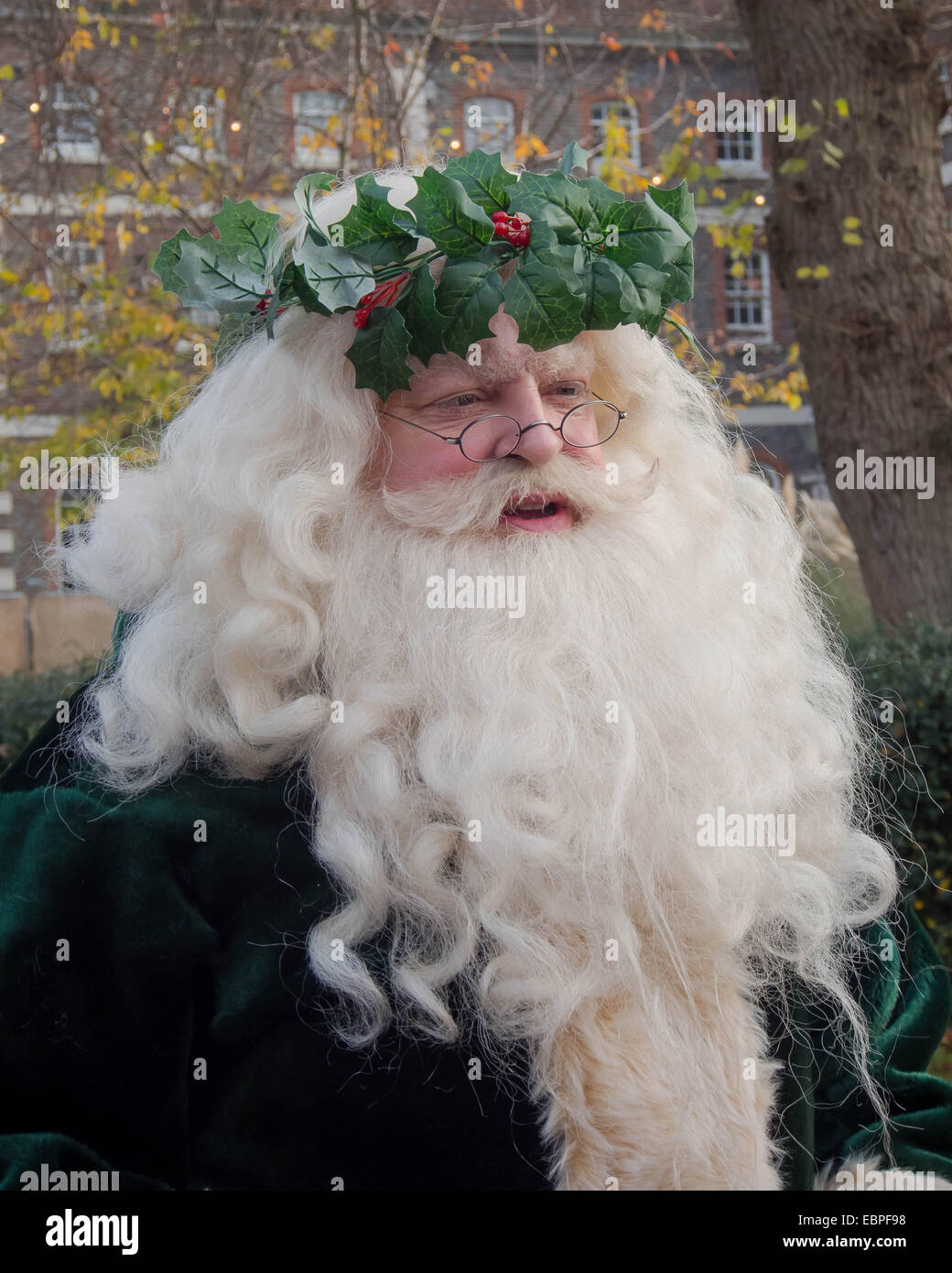 Un père Noël Victorien traditionnel, Père Noël, dans son costume vert d' origine Photo Stock - Alamy