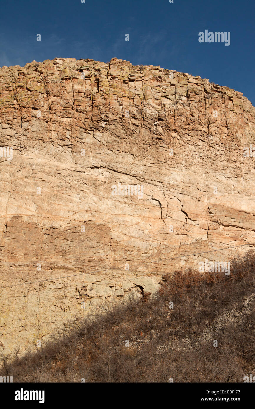 Les roches sédimentaires et volcaniques cuit constituent la formation du Devil's dyke Stairsteps dans Huerfano Comté (Colorado) Banque D'Images