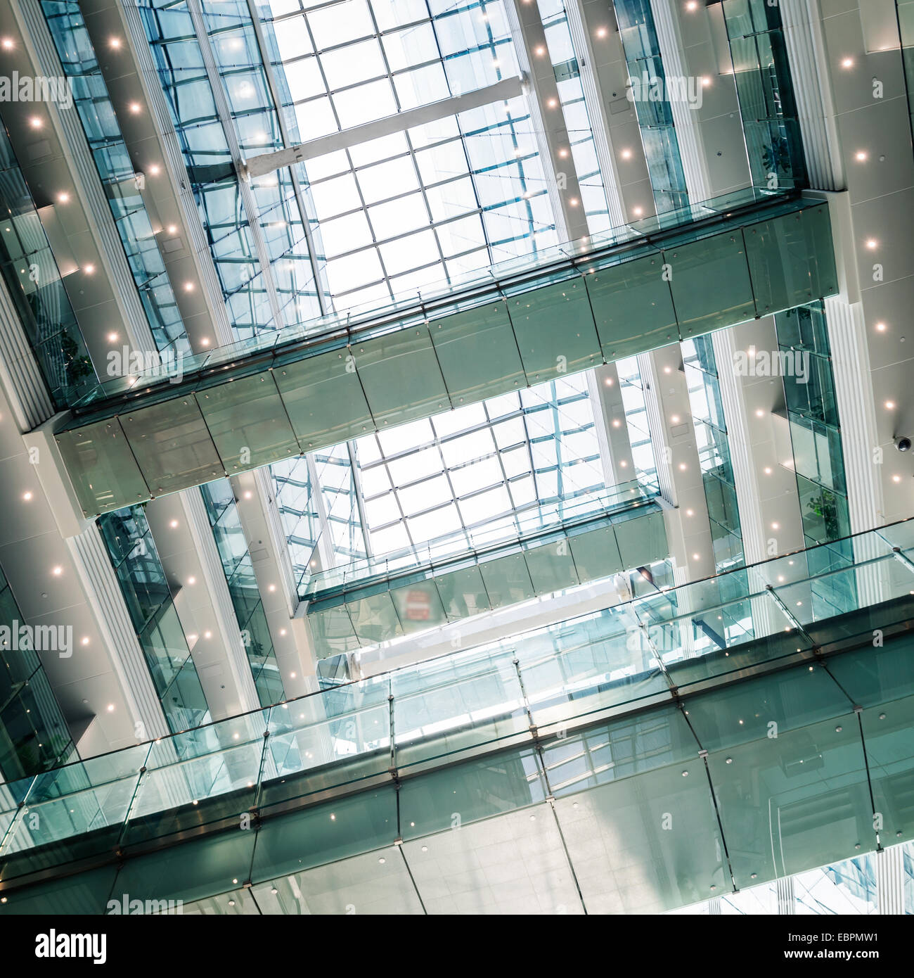 La ville moderne de l'architecture futuriste urbain reflet dans le verre Banque D'Images