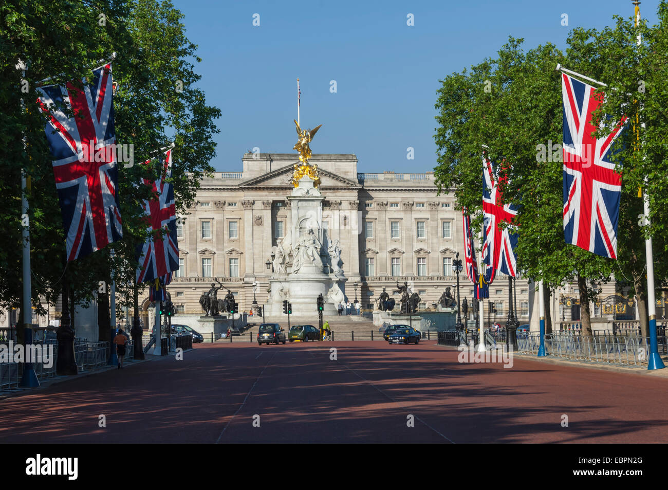 Le palais de Buckingham, le centre commercial avec l'Union Jack drapeaux, Londres, Angleterre, Royaume-Uni, Europe Banque D'Images