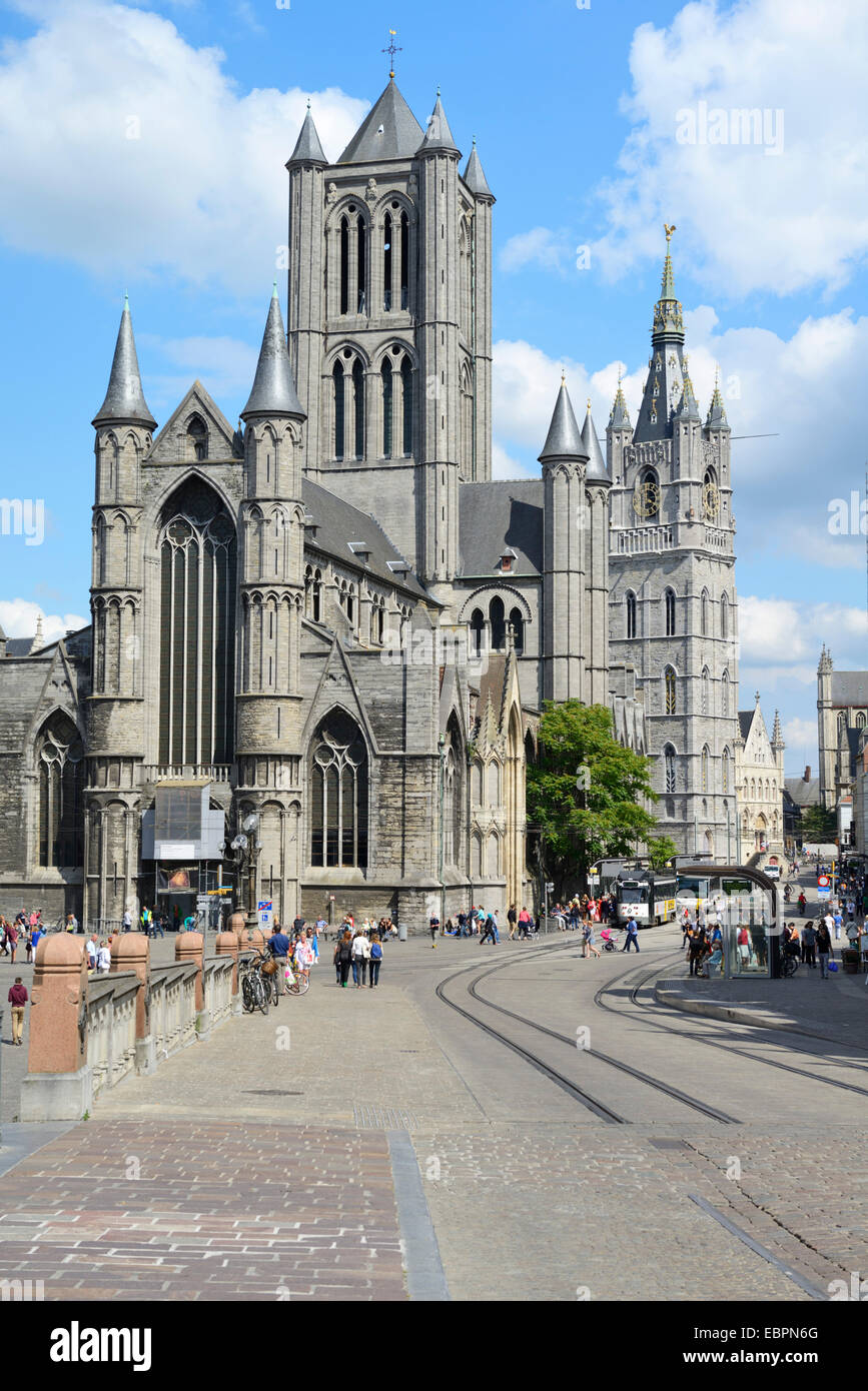 L''Église Saint-Nicolas et Het Belfort van Gent, Beffroi du 14ème siècle, Gand, Flandre, Belgique, Europe Banque D'Images