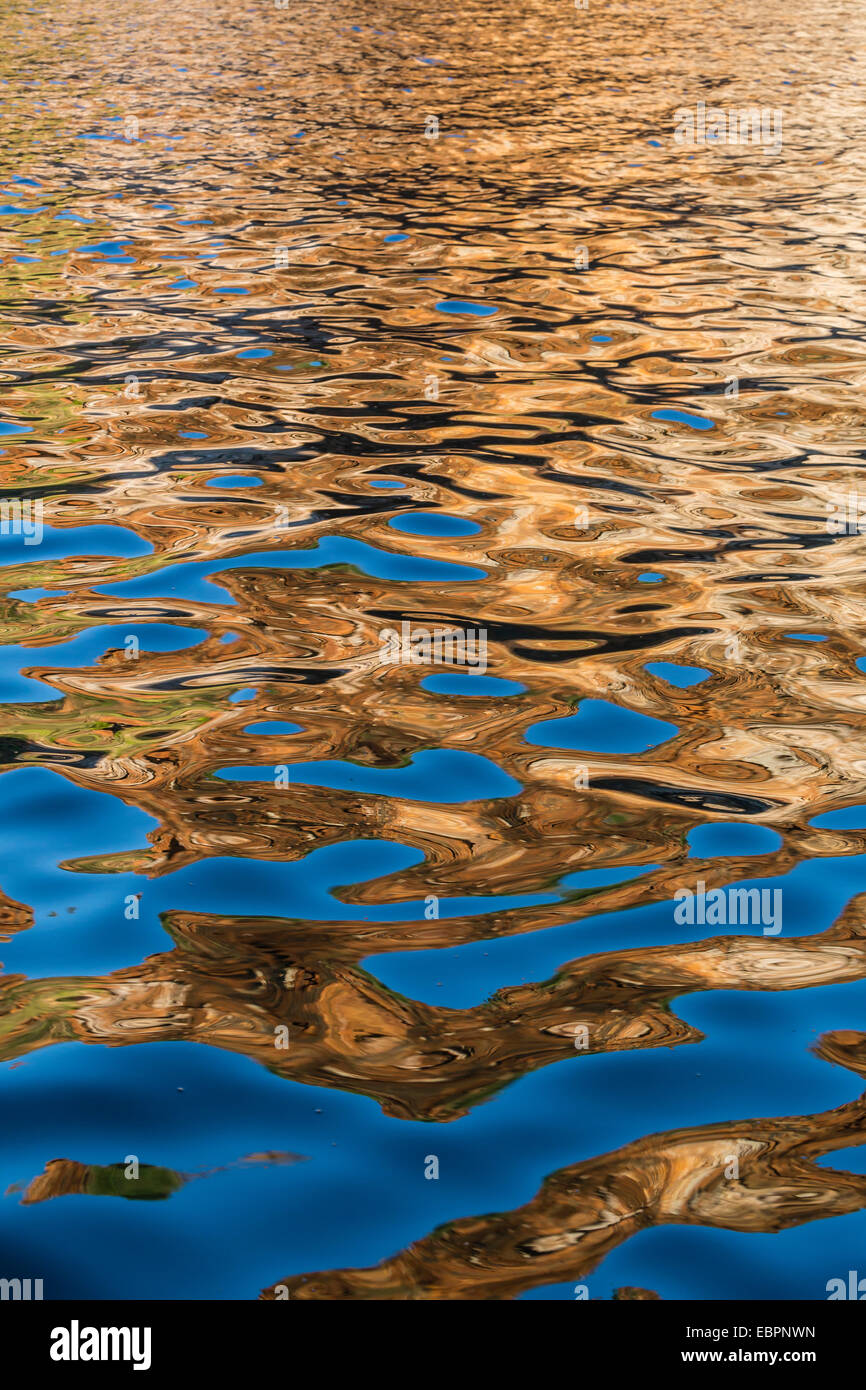 Réflexions en fin d'après-midi la lumière sur le King George River, Kimberley, Western Australia, Australie, Pacifique Banque D'Images