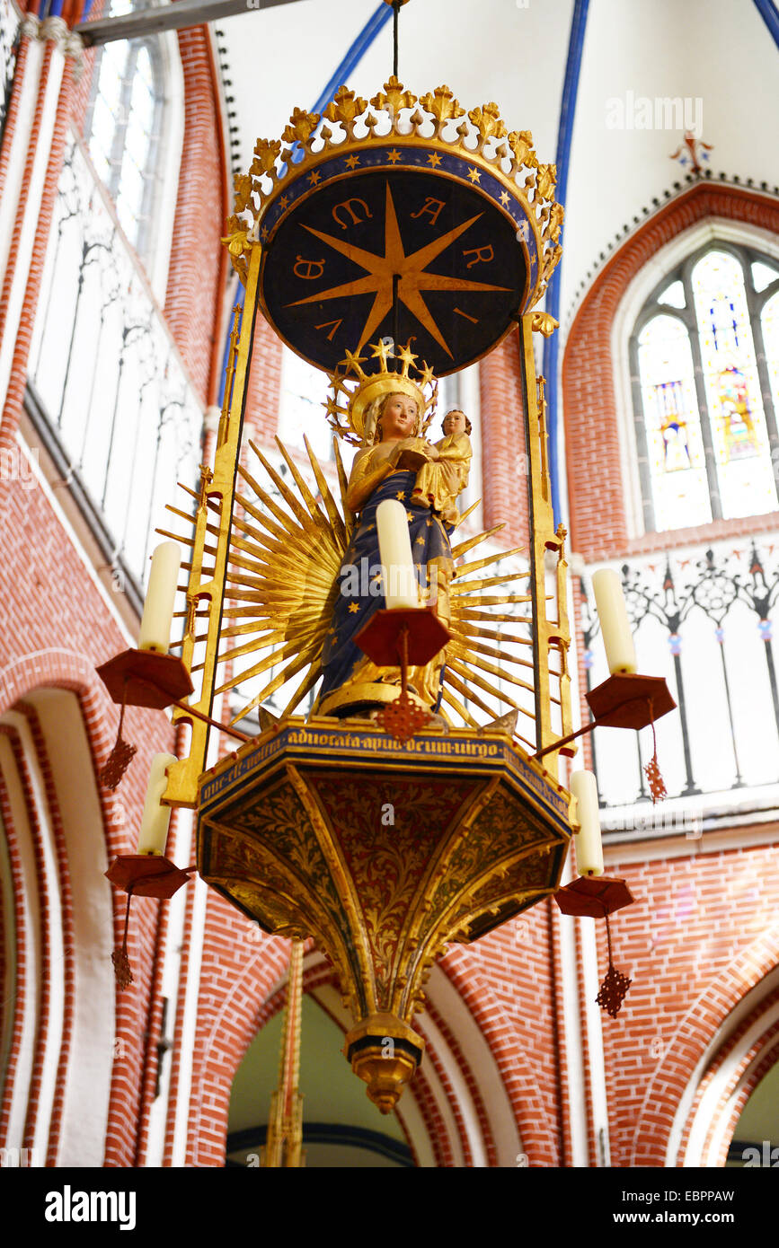 Doberan Minster (Bad Doberan) avec sa figure de Marie. Banque D'Images