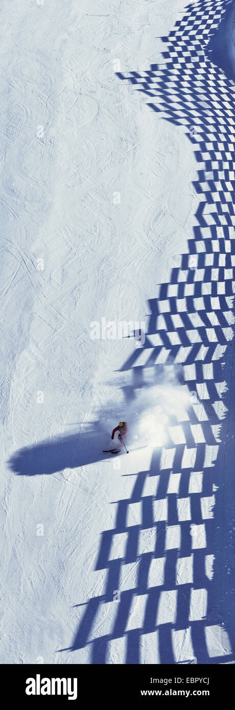 Ski alpin sur la voie et l'ombre d'obstacles, France, Savoie, Tarentaise, La Plagne Banque D'Images