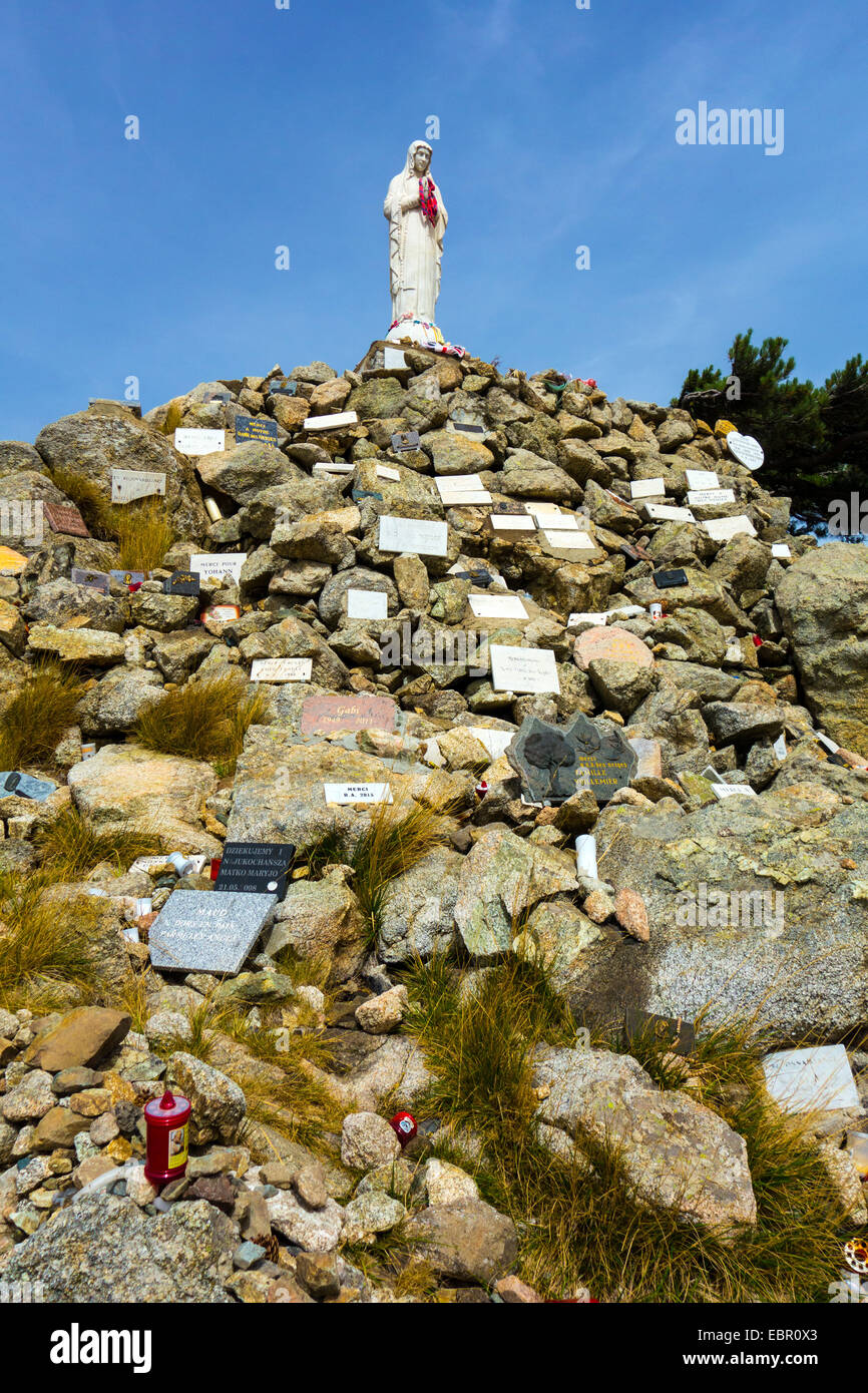 Madonna de la statue de neige, le Col de Bavella, Corse, France Banque D'Images