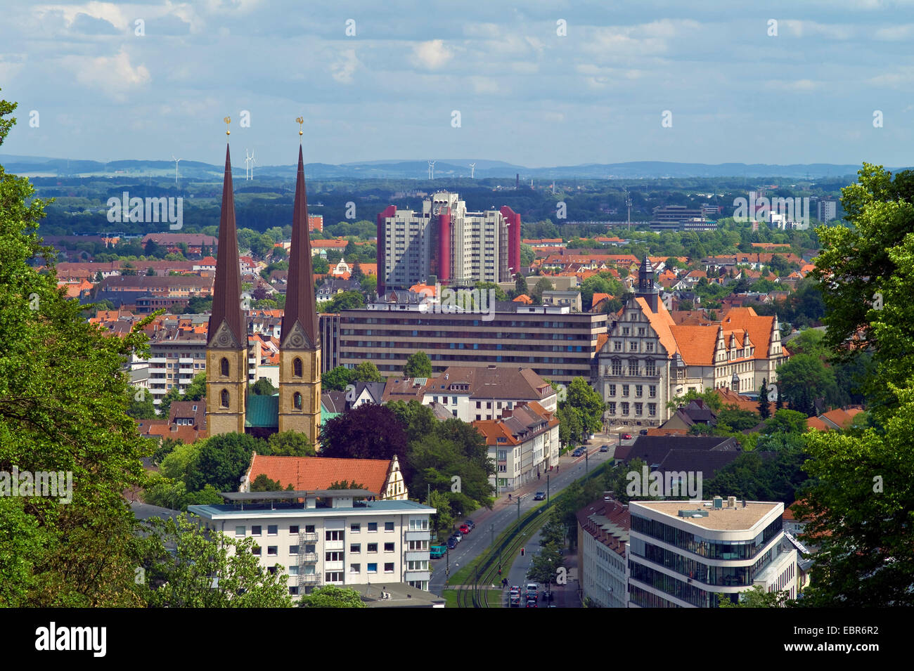 Vue panoramique depuis le Mondorfstraße sur le quartier Neustadt avec l'Allemagne, Marienkirche, Rhénanie du Nord-Westphalie, Bielefeld Banque D'Images
