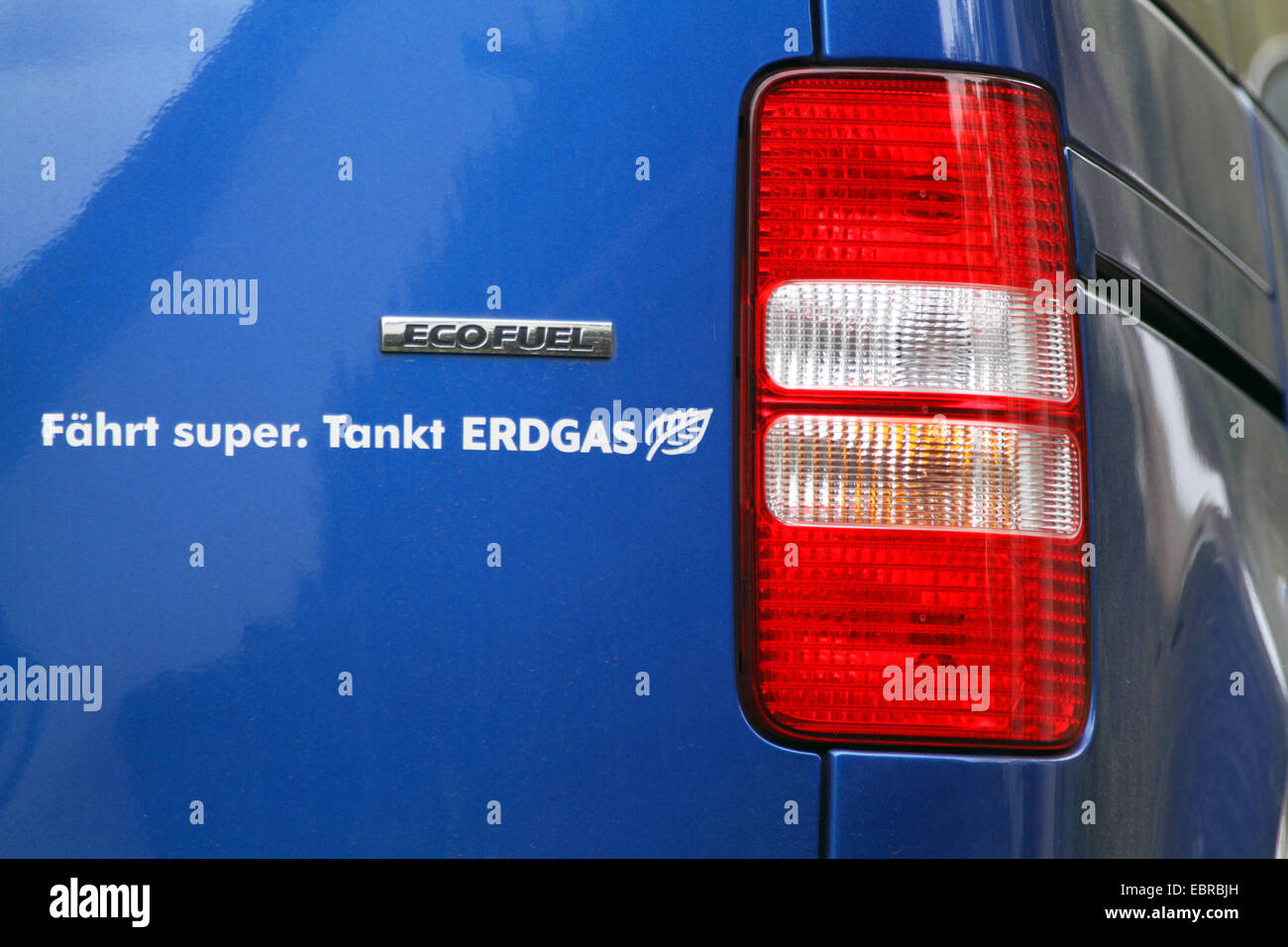 Étiquette adhésive sur une voiture ' Faehrt super. Tankt Erdgas.' - rempli de gaz naturel, de l'Allemagne Banque D'Images