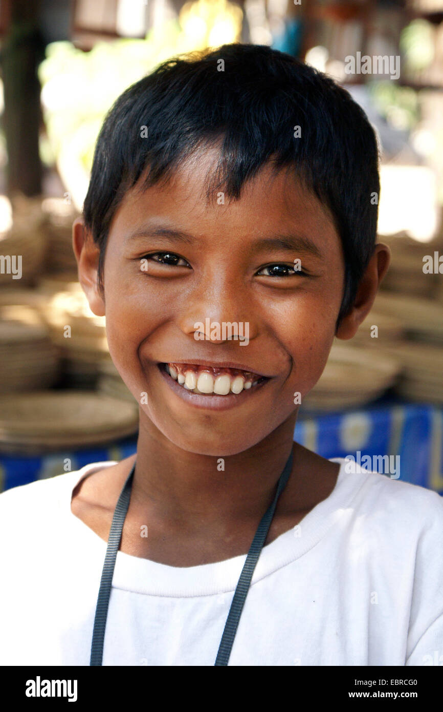 Portrait d'une jeune Cambodgienne, Cambodge, Siem Reap Banque D'Images