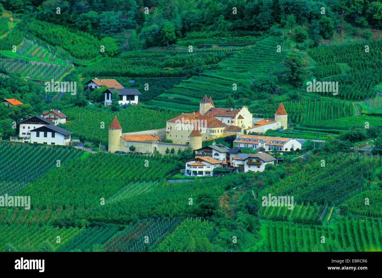 Goldrain Castle dans la ville, l'Italie, le Tyrol du Sud, Vinschgau Banque D'Images