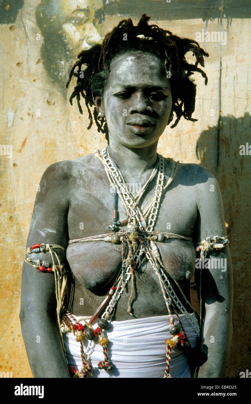 Femme africaine peinte, vaudou, Côte d'Ivoire Banque D'Images