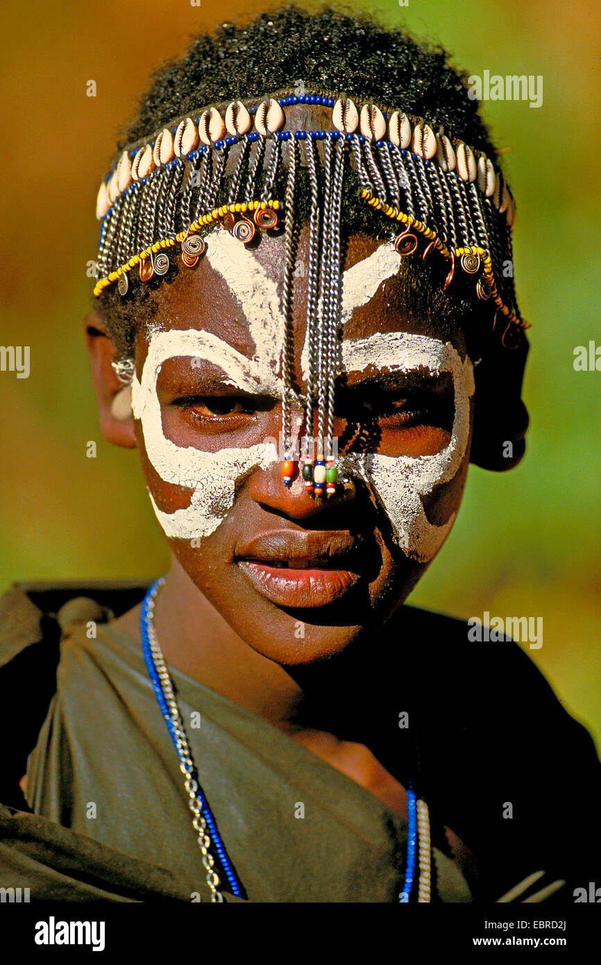 Gilr maasai avec peinture sur visage, Kenya, Masai Mara Banque D'Images