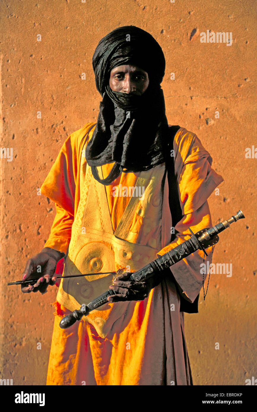 Homme touareg avec tagelmust noir et , Mali Banque D'Images