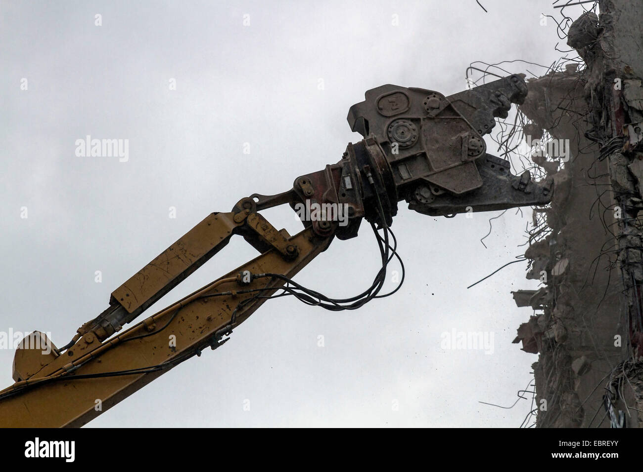 Grignoteur grue démolir un bâtiment Banque D'Images