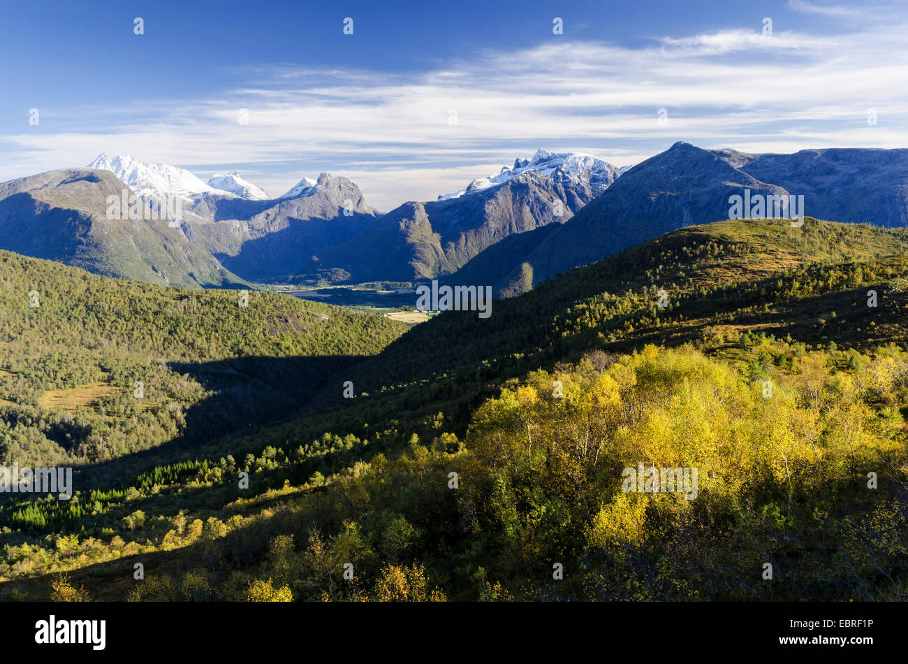 Vue panoramique à la soirée sur l'Romsdalen , la Norvège, Vestland, Fylke M°re og Romsdal Banque D'Images