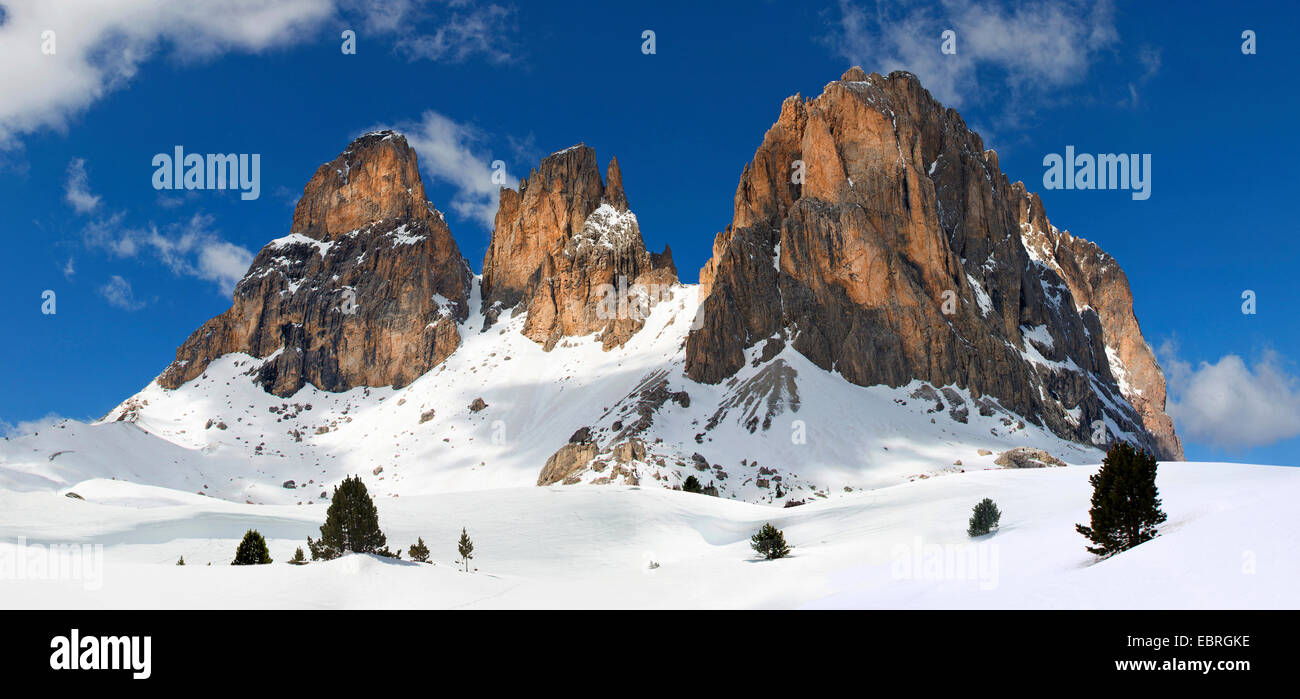 Côté est de Langkofel en hiver, l'Italie, le Tyrol du Sud, Dolomites Banque D'Images