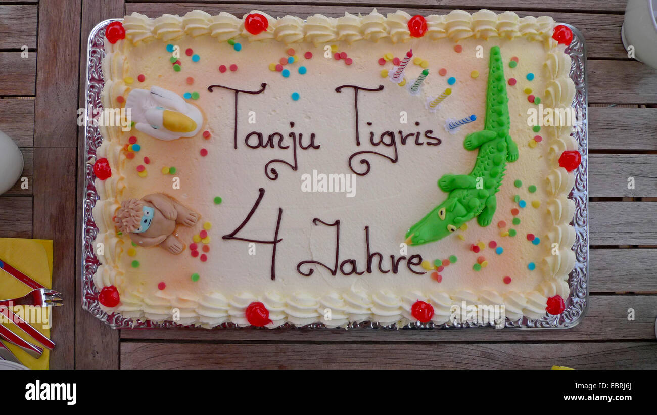 Gateau De Fantaisie Cree Individuellement A Un Turc Le 4 E Anniversaire Garcon Photo Stock Alamy Gateau De Fantaisie Cree Individuellement A Un Turc Le 4 E Anniversaire Garcon Photo Stock Alamy