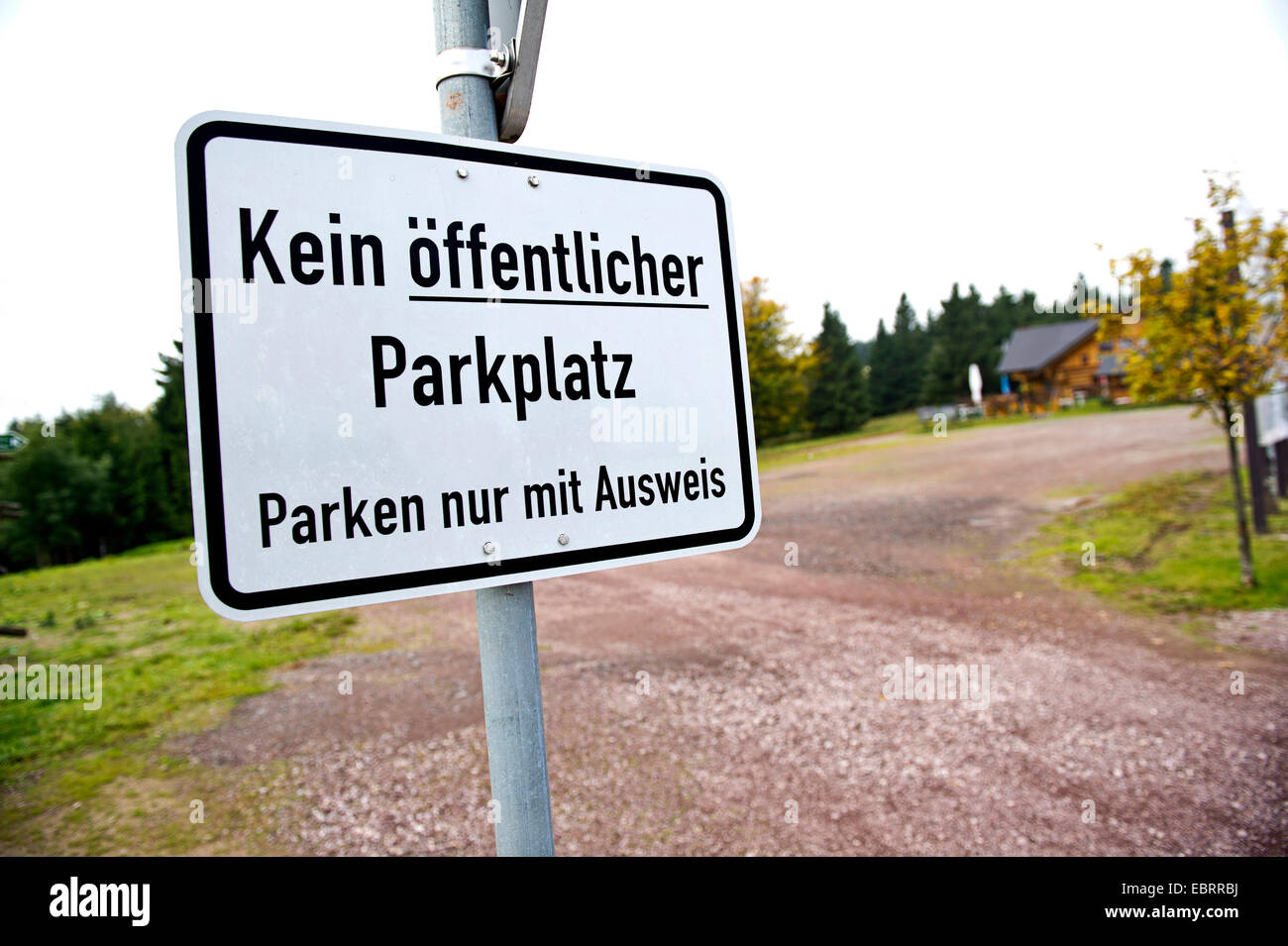 Panneau "Kein oeffentlicher Parken, Parkplatz nur mit Ausweis', pas de parking public, Allemagne Banque D'Images