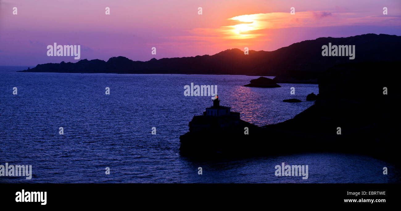 Phare Madonetta au coucher du soleil dans le sud de l'île de Corse, France, Corse, Bonifacio Banque D'Images