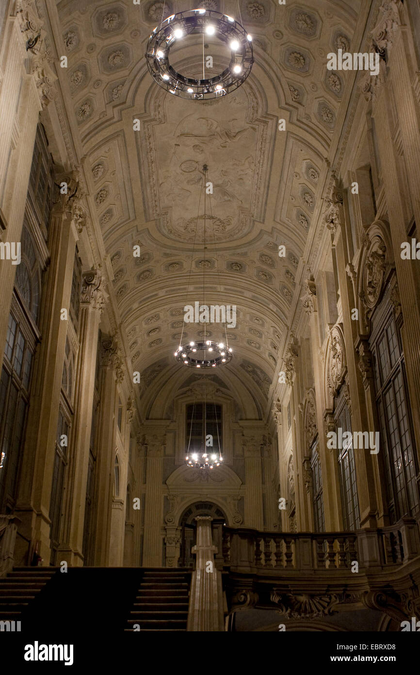 Vue sur le Palazzo Madama grand escalier a daigné par Filippo Juvarra à Turin, Italie. Banque D'Images