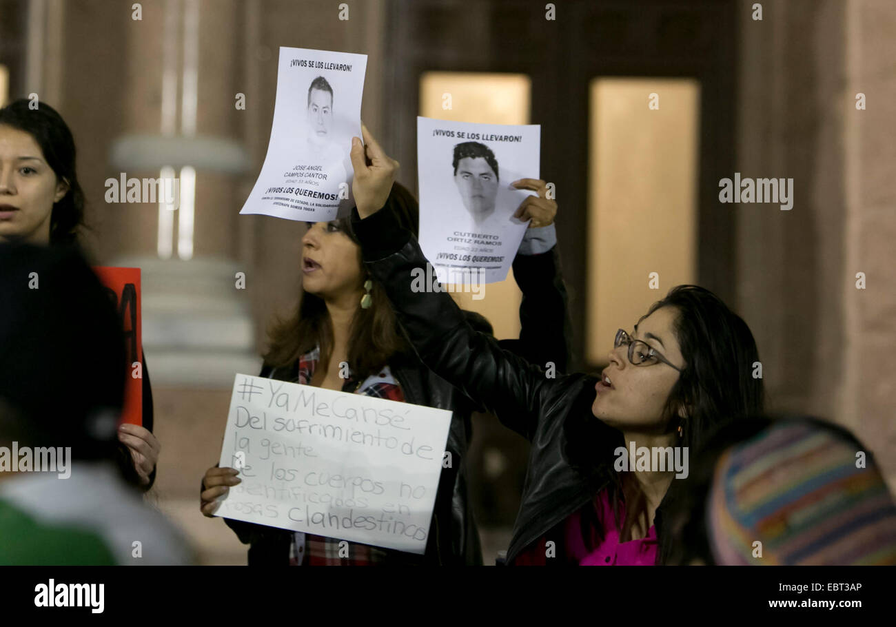 Groupe américain, n° USTired2 se sont réunis au Texas Capitol à rallier plus de la disparition de 43 étudiants d'un collège d'enseignants Banque D'Images