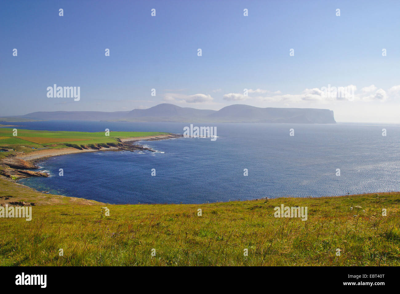 Vue à travers l'extrémité sud de la partie continentale de l'île d'Orkney Hoy, Royaume-Uni, Ecosse, Orcades, Orkney Mainland Banque D'Images
