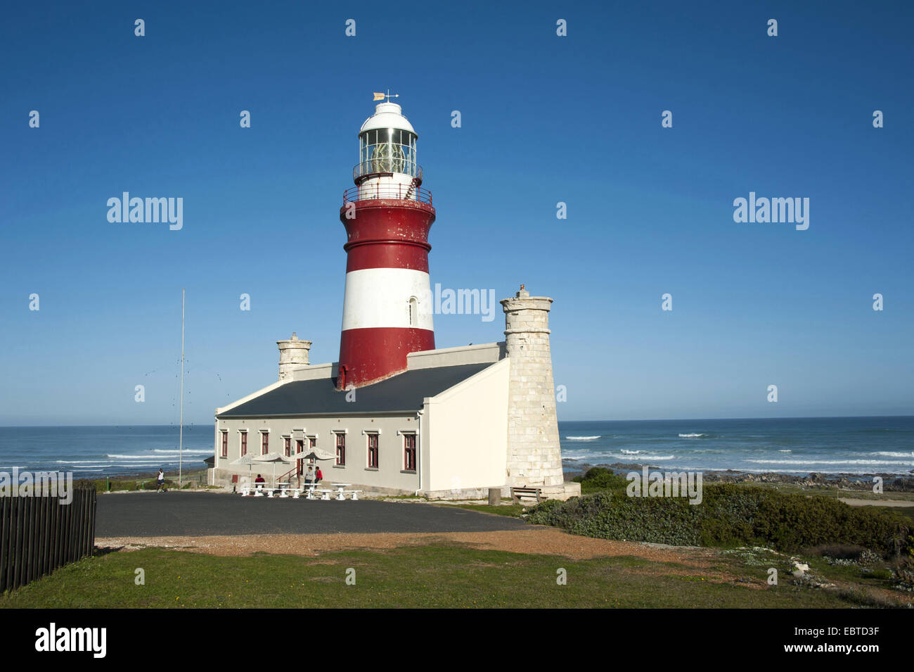 Phare du cap des aiguilles, l'endroit le plus au sud de l'Afrique qui marque aussi la frontière entre l'Atlantique et l'Océan Indien, Afrique du Sud, Western Cape, Cape Agulhas National Park Banque D'Images