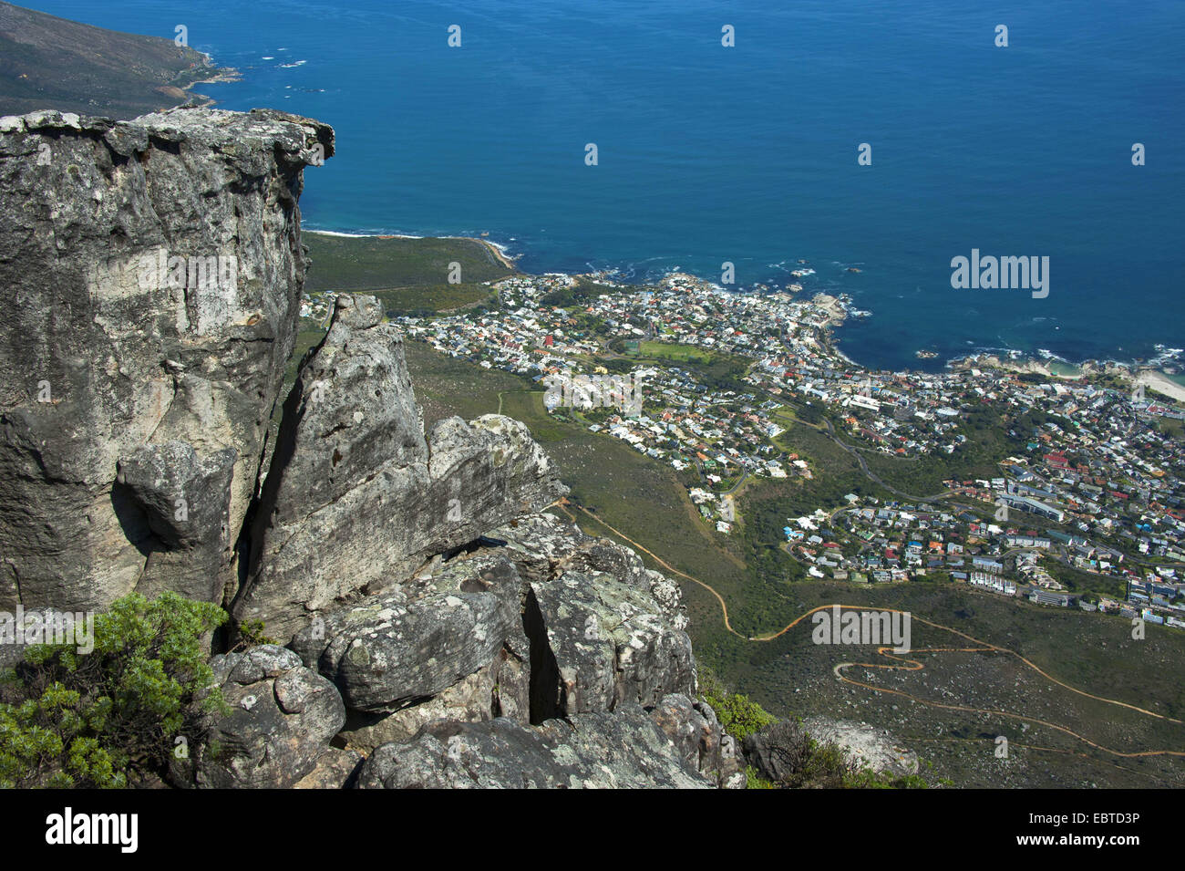 Vue depuis la montagne de la table à Camps Bay, Afrique du Sud, Western Cape, Cape Town Banque D'Images