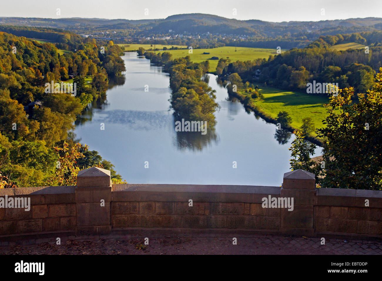 Vue sur la rivière de la Ruhr, Allemagne, Monument Berger-du-Nord-Westphalie, Ruhr, Witten Banque D'Images