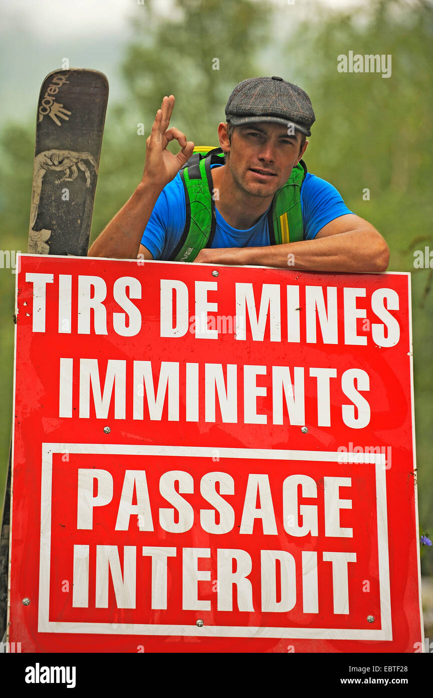 Skieur freeride interdiction à signer à la carrière de dangereuses signalizing OK Banque D'Images