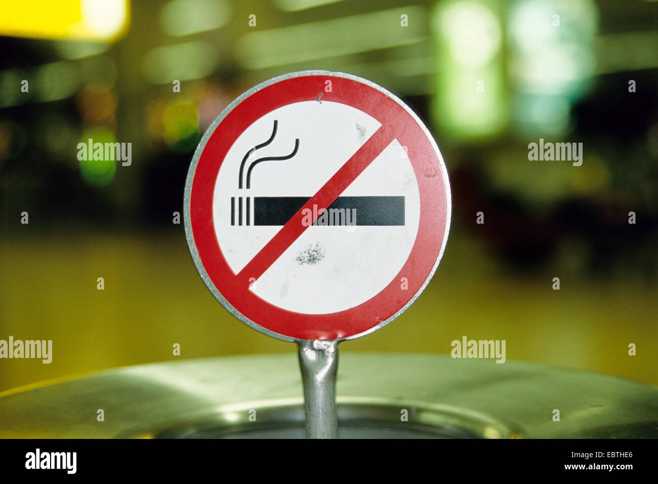 Panneau "interdiction de fumer", Allemagne Banque D'Images