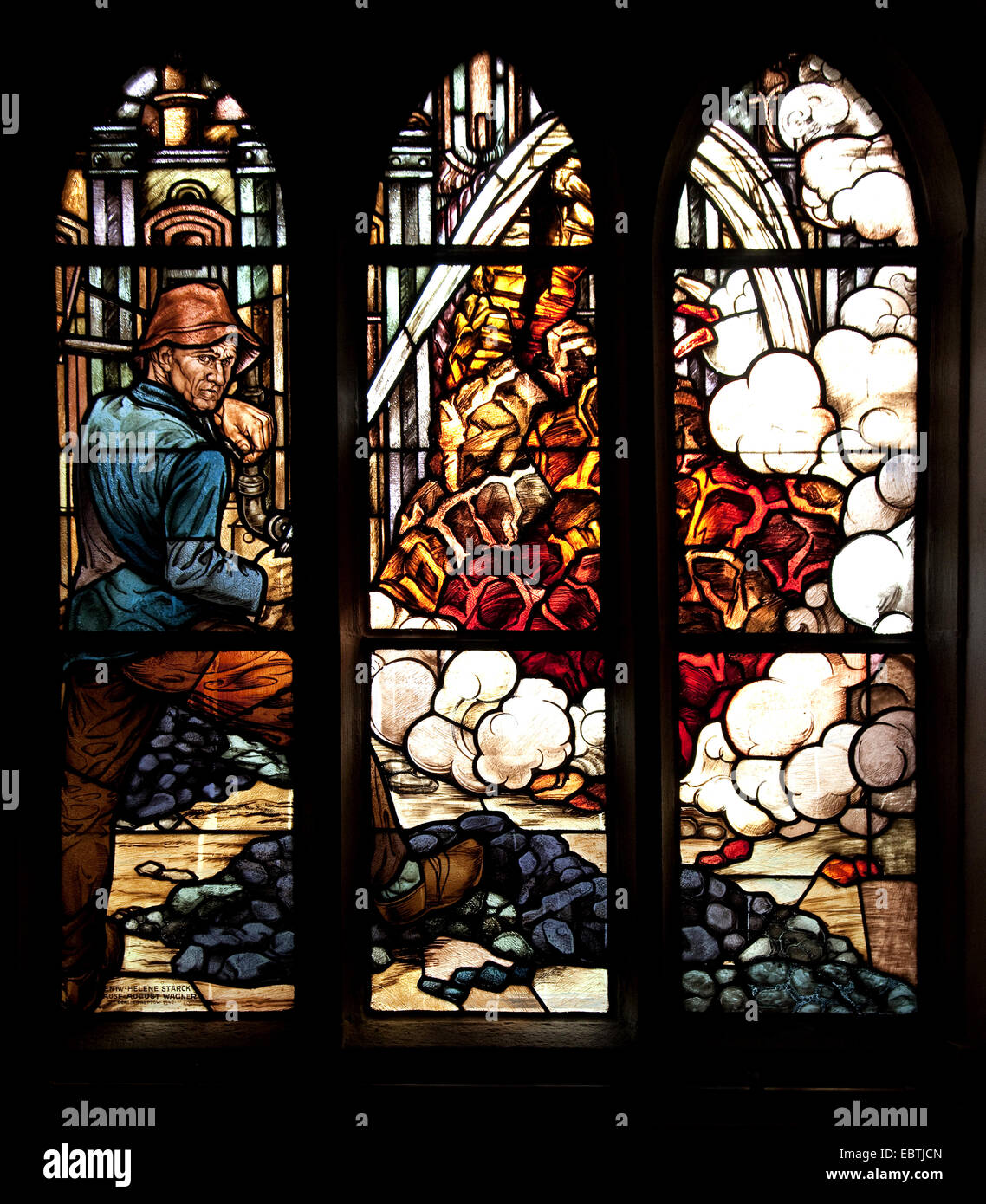 Fenêtres colorées avec thème mineur de charbon de l'Église Sankt Vinzentius, Allemagne, Rhénanie du Nord-Westphalie, région de la Ruhr, Bochum Banque D'Images