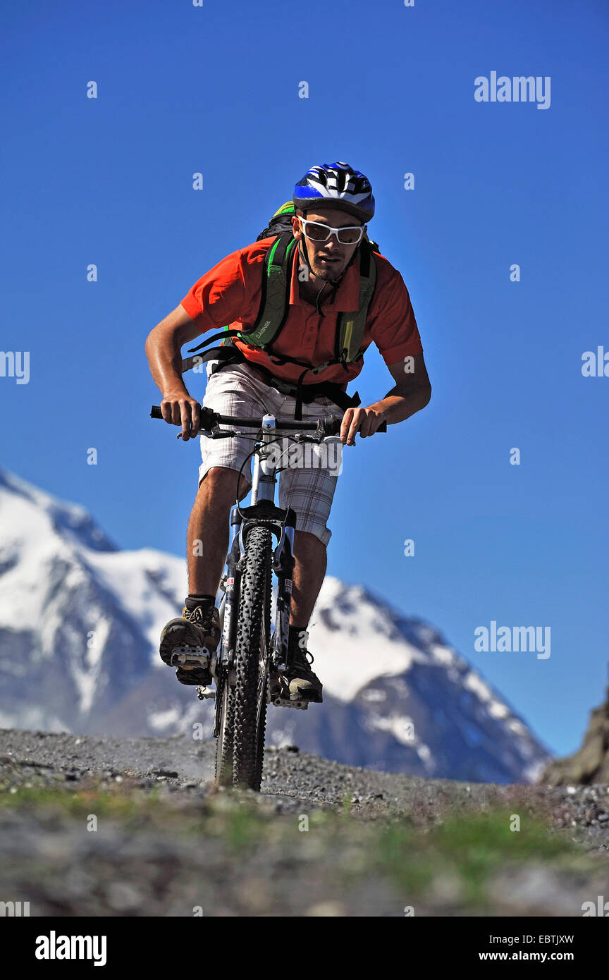 Du vélo de montagne dans les Alpes, France, Savoie Banque D'Images
