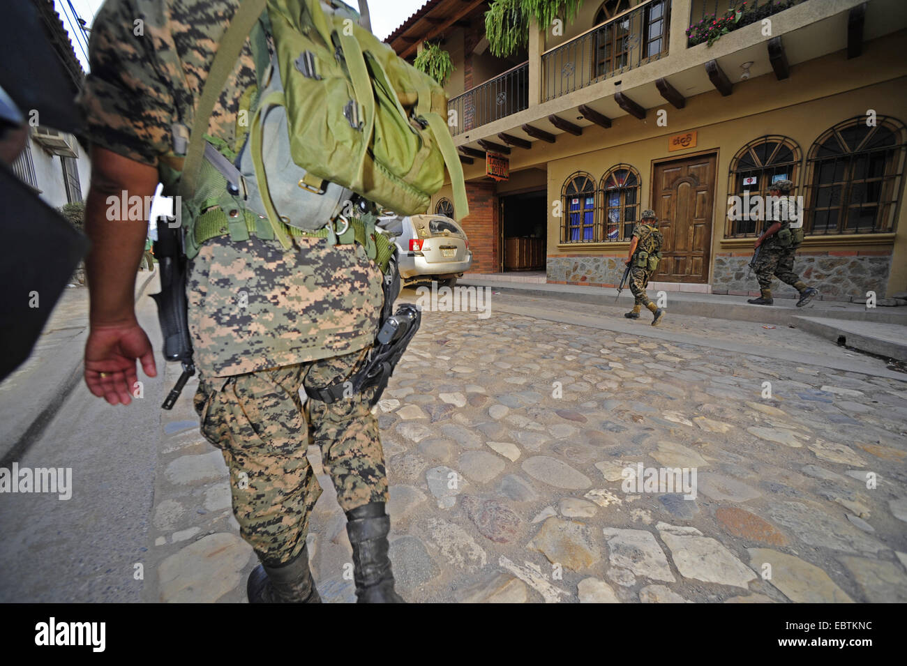 Soldats de la rue creux va, Honduras, Salvador, Salvador Banque D'Images