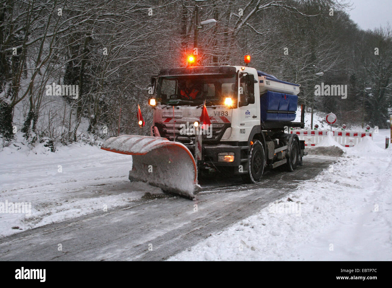 Chasse-neige frayer la voie, l'Allemagne, Rhénanie du Nord-Westphalie Banque D'Images