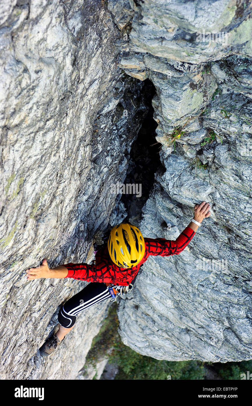 Escalade escalade un mur de roche, France, Parc National de la Vanoise, La fee des Logis Banque D'Images
