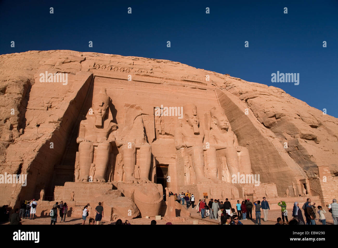 Temple Abou Simbel et statues colossales, l'Egypte, Abu Simbel Banque D'Images