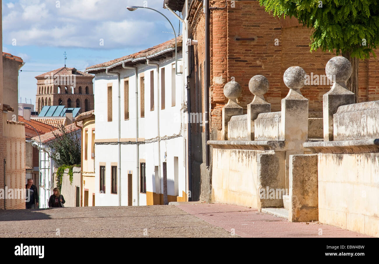 Vue sur la ville avec l'église romane de San Lorenzo, l'Espagne, Le¾n Kastilien und, Leon, Sahag·n Banque D'Images