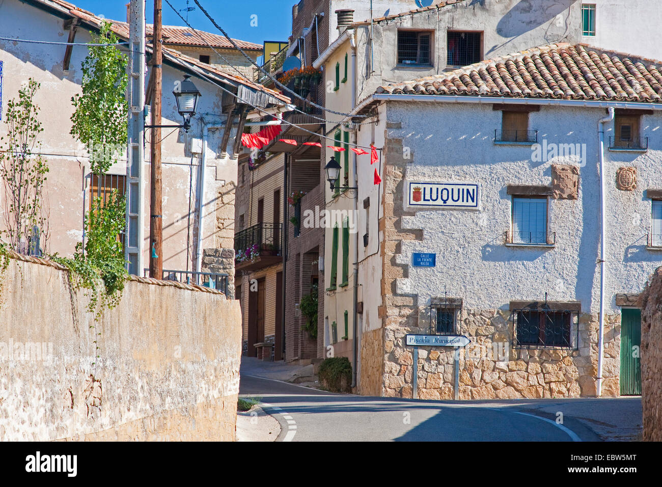 Vue sur le village, l'Espagne, Pays Basque, Navarre, Luquin Banque D'Images
