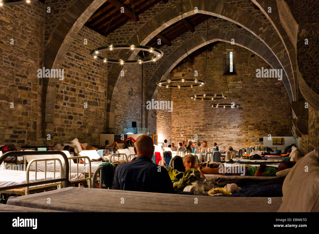 Lit double dans un pèlerins médiévaux, Espagne, Pays Basque, Navarre, Orreaga Roncevaux, Banque D'Images